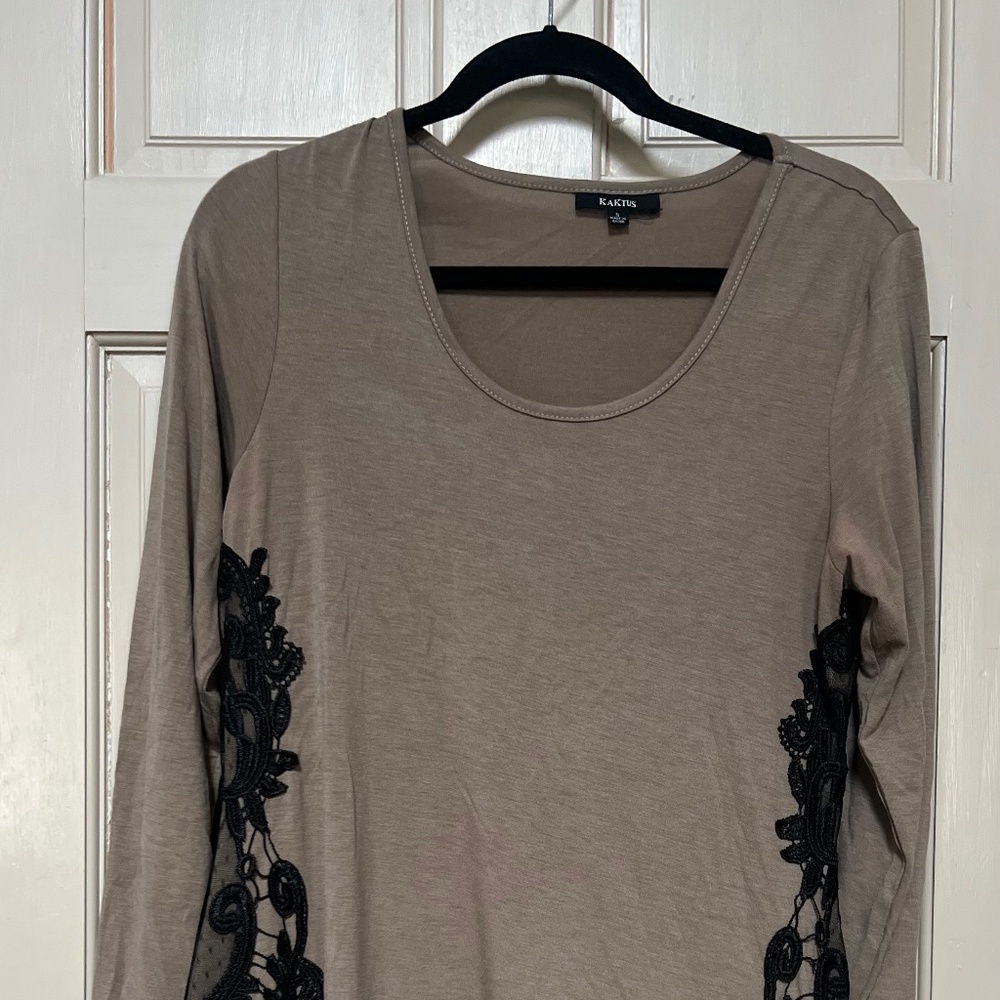 Long sleeve dress with lace pattern